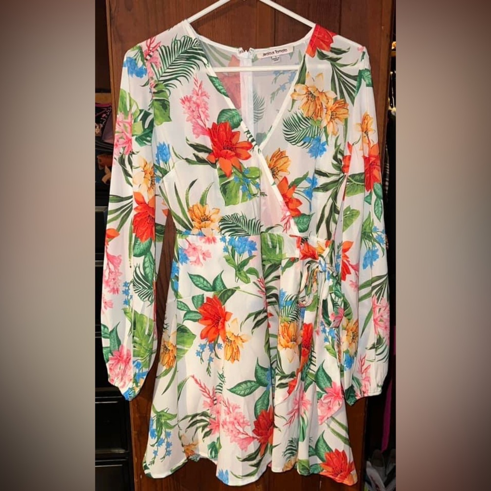 Gorgeous floral dress - Size small